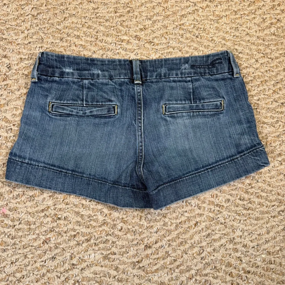 American Eagle Womens Low Rise Denim Shorts Medium Wash Cuffed Size 4 Short - Picture 2 of 8